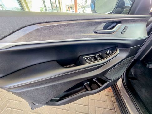 Used 2024 Jeep Grand Cherokee Limited w/ Black Appearance Package image 20