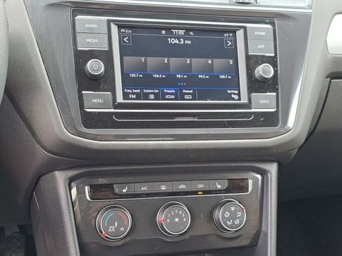 Used 2022 Volkswagen Tiguan S image 18