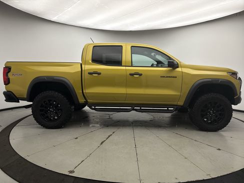 Used 2023 Chevrolet Colorado Trail Boss w/ Technology Package image 6