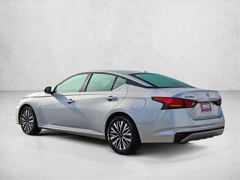 Used 2024 Nissan Altima 2.5 SV image 8