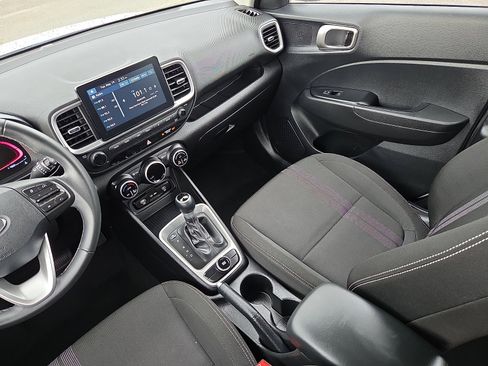 Used 2025 Hyundai Venue SEL FWD image 12