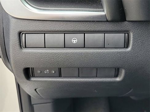 Used 2021 Nissan Rogue SV image 30