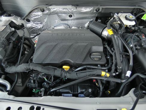 New 2026 Chevrolet Trax ACTIV w/ Sunroof Package FWD image 18
