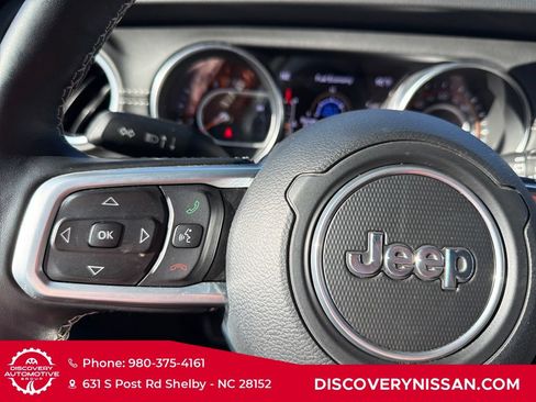 Used 2020 Jeep Wrangler Unlimited Sahara w/ Dual Top Group AWD/4WD image 21
