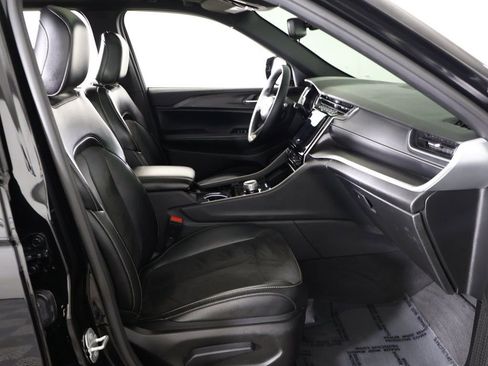 Used 2023 Jeep Grand Cherokee Altitude image 31