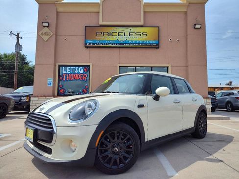 Used 2019 MINI Cooper 4-Door Hardtop FWD image 1