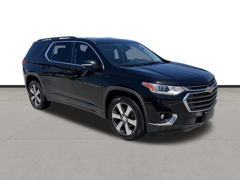 Used 2019 Chevrolet Traverse LT w/ LT Premium Package FWD image 3