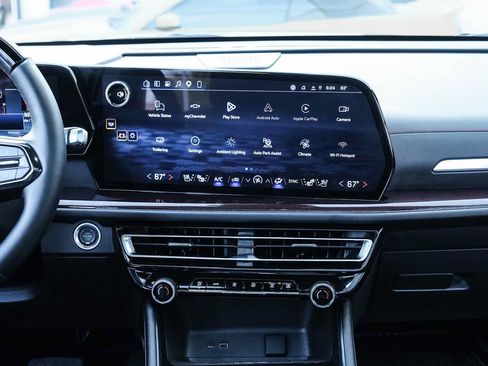 Used 2026 Chevrolet Traverse RS FWD image 26