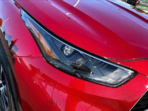 Used 2023 Toyota Highlander XLE image 33