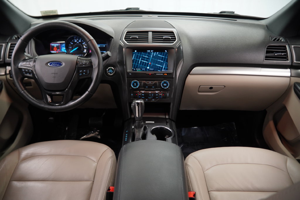 Used 2018 Ford Explorer XLT w/ Equipment Group 202A AWD/4WD image 3