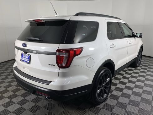 Used 2019 Ford Explorer XLT w/ Equipment Group 202A image 9