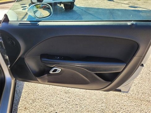 Used 2022 Dodge Challenger R/T image 9