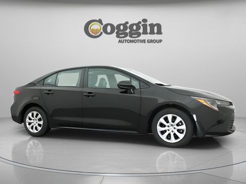 Used 2025 Toyota Corolla LE image 22