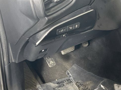 Used 2020 Toyota Prius LE image 10