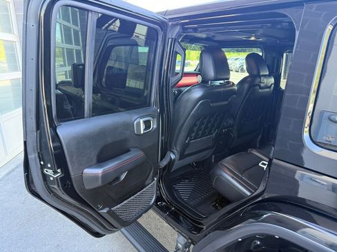 Used 2022 Jeep Wrangler Unlimited Rubicon w/ LED Lighting Group AWD/4WD image 32