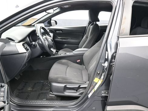 Used 2019 Toyota C-HR XLE FWD image 11