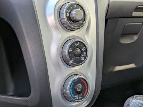 Used 2008 Toyota Yaris 2-Door Hatchback image 10