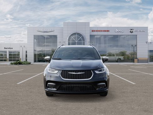 New 2026 Chrysler Pacifica Pinnacle w/ Trailer Tow Group image 32