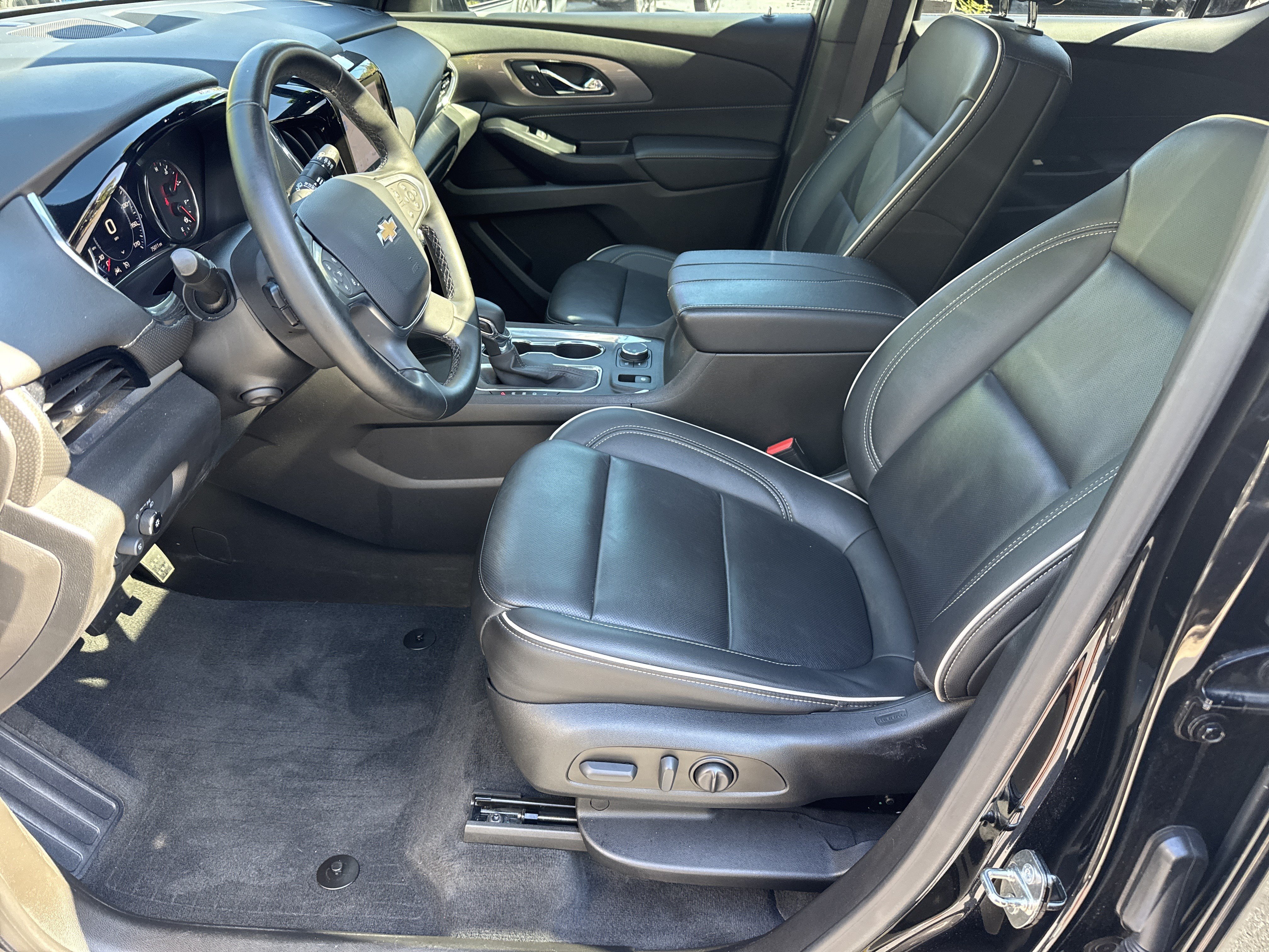 Certified 2023 Chevrolet Traverse Premier FWD image 9