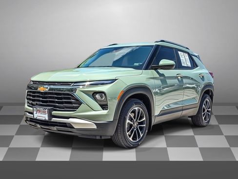 Used 2026 Chevrolet TrailBlazer LT w/ Convenience Package FWD image 3
