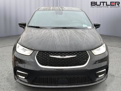 Used 2025 Chrysler Pacifica Select FWD image 9