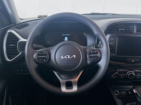 Used 2025 Kia Soul LX w/ LX Technology Package image 18