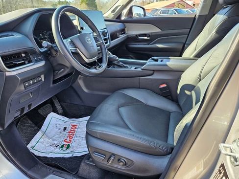 Used 2024 Toyota Grand Highlander Limited image 9