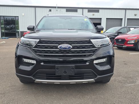 Used 2022 Ford Explorer XLT w/ Equipment Group 202A AWD/4WD image 3