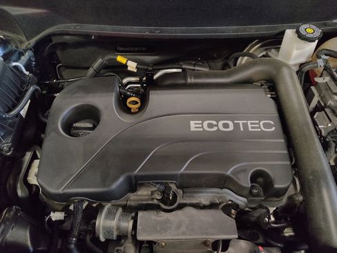 Used 2020 Chevrolet Equinox LS w/ LPO, Cargo Package FWD image 30