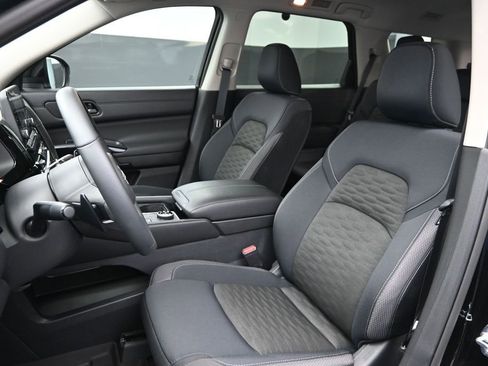 Used 2025 Nissan Pathfinder SV AWD/4WD image 21