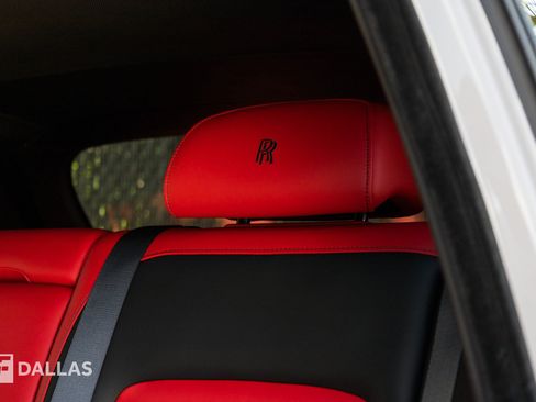 Used 2022 Rolls-Royce Cullinan Black Badge w/ Dark Exterior Package AWD/4WD image 37