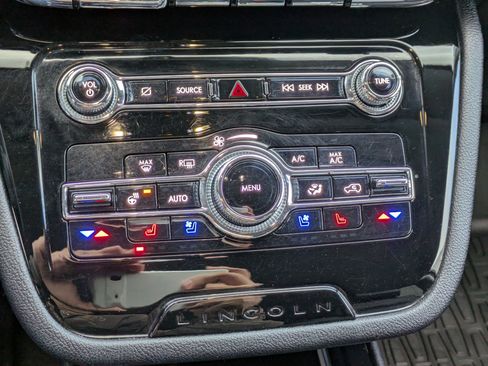 Used 2021 Lincoln Corsair AWD w/ Equipment Group 101A image 23