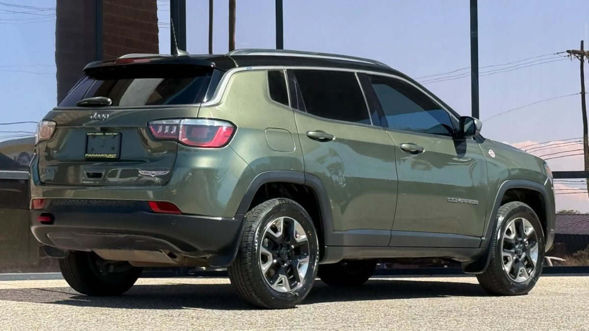 Used 2017 Jeep Compass Trailhawk AWD/4WD image 12