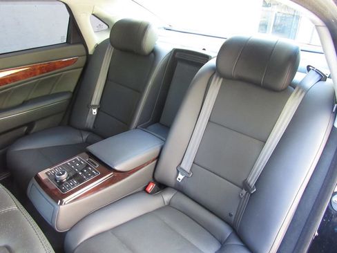 Used 2014 Hyundai Equus Signature RWD image 17