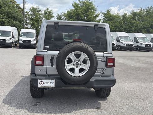 Used 2021 Jeep Wrangler Unlimited Sport w/ Sun And Sound Package AWD/4WD image 8