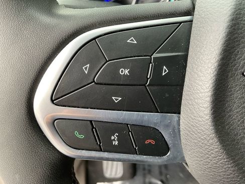 Used 2024 Chrysler Pacifica Touring-L image 31