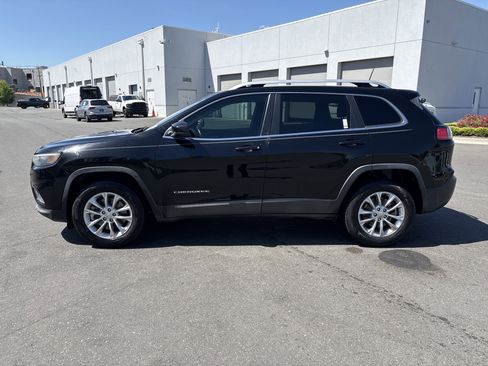 Used 2019 Jeep Cherokee Latitude w/ Cold Weather Group AWD/4WD image 6