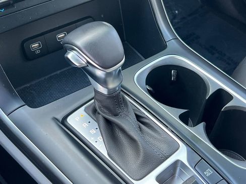 Used 2023 Kia Carnival LX image 19