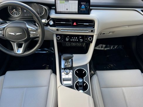 Used 2025 Genesis G70 2.5T image 14