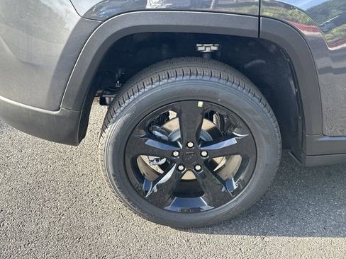 New 2025 Jeep Grand Cherokee Limited w/ Black Appearance Package image 17