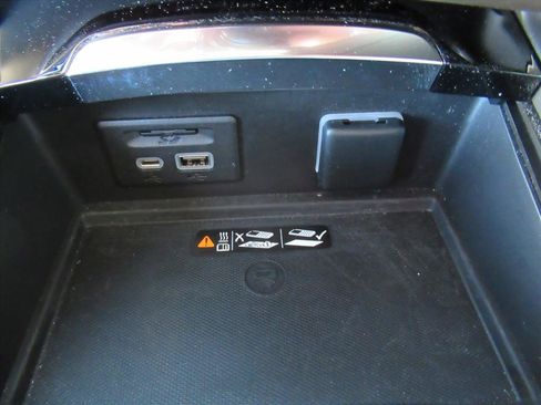 Used 2022 Buick Envision Avenir w/ Technology Package II image 28