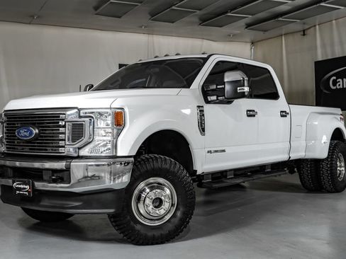 Used 2021 Ford F350 XLT w/ FX4 Off-Road Package AWD/4WD image 4