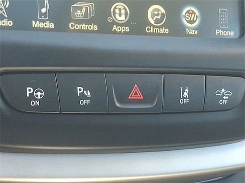 Used 2017 Jeep Cherokee Overland w/ Technology Group image 25