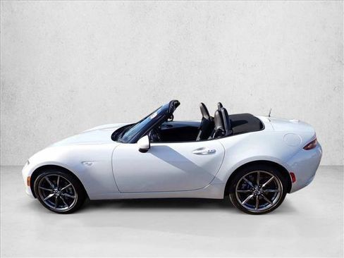 Used 2019 MAZDA MX-5 Miata Grand Touring RWD image 2