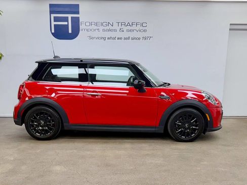 Used 2022 MINI Cooper 2-Door Hardtop w/ Premium Package image 12