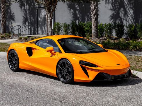 New 2026 McLaren Artura RWD image 2