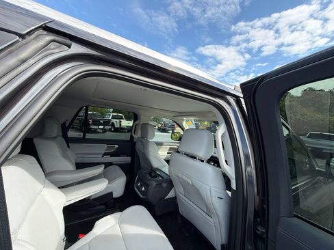 Used 2025 Ford Expedition Platinum AWD/4WD image 18
