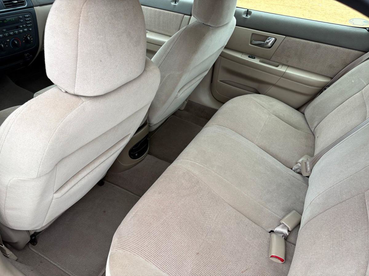 Used 2001 Ford Taurus SE FWD image 8