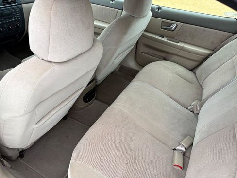 Used 2001 Ford Taurus SE FWD image 8