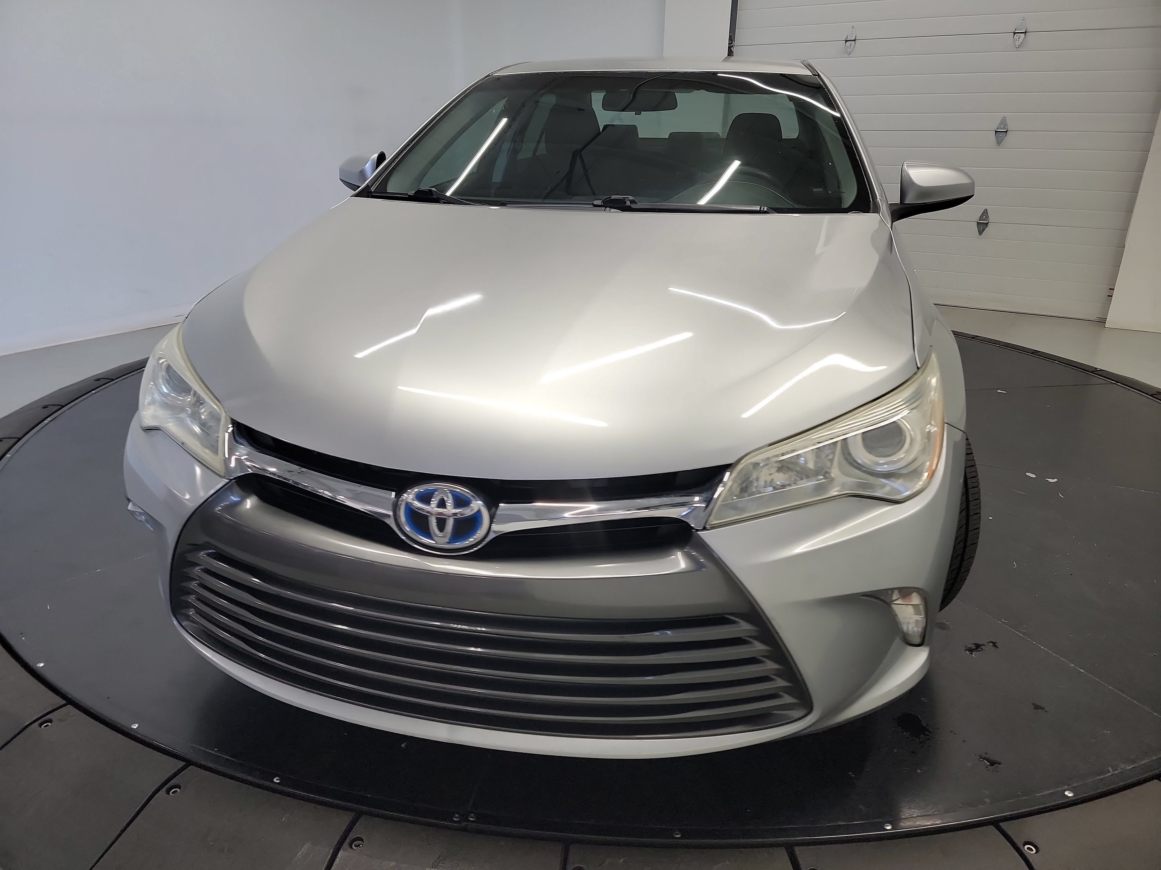 Used 2017 Toyota Camry LE FWD image 2